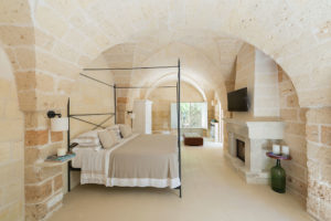 bedroom of the boutique hotel Masseria Trapanà in Puglia Photographer Maria Teresa Furnari